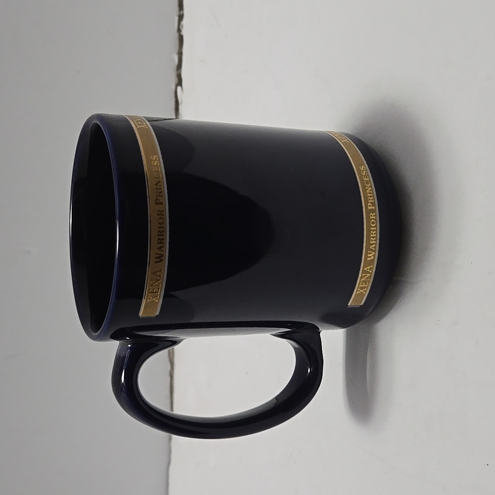 Xena memorabilia mug with gold print - Picture 2 of 4